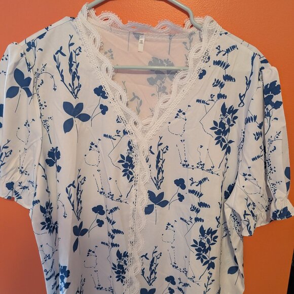 no brand Tops - Womens Blue & White Floral Blouse, Lace Trim, Size 2XL, Cut Small, New